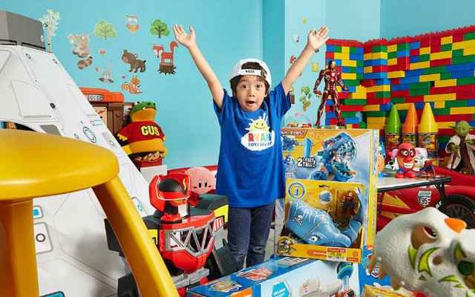 Ryan faz avaliações e 'unboxing' de novos brinquedos que recebe(foto: Guiness World Records/Divulgação) Ryan faz avaliações e 'unboxing' de novos brinquedos que recebe(foto: Guiness World Records/Divulgação)