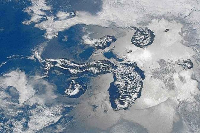 Ilha de Galápagos vista do espaço: pesquisa reforça a necessidade do equilíbrio nos ecossistemas para a manutenção da vida na Terra(foto: Riccky Arnold/AFP - 23/4/18) Ilha de Galápagos vista do espaço: pesquisa reforça a necessidade do equilíbrio nos ecossistemas para a manutenção da vida na Terra(foto: Riccky Arnold/AFP - 23/4/18)