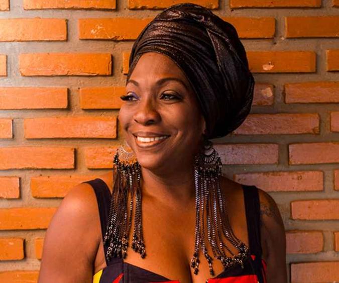 A brasiliense de coração Dhi Ribeiro apresenta clássicos do samba no Teatro da Caixa(foto: Divulgação) A brasiliense de coração Dhi Ribeiro apresenta clássicos do samba no Teatro da Caixa(foto: Divulgação)