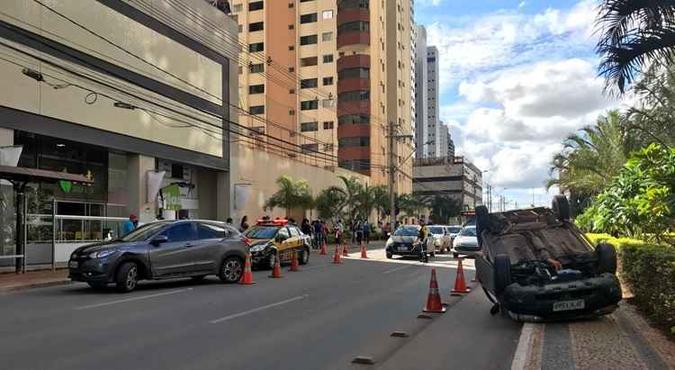 Trânsito ficou impactado com acidente desta quinta-feira, na Avenida Araucárias, Águas Claras(foto: CBMDF/Divulgação) Trânsito ficou impactado com acidente desta quinta-feira, na Avenida Araucárias, Águas Claras(foto: CBMDF/Divulgação)
