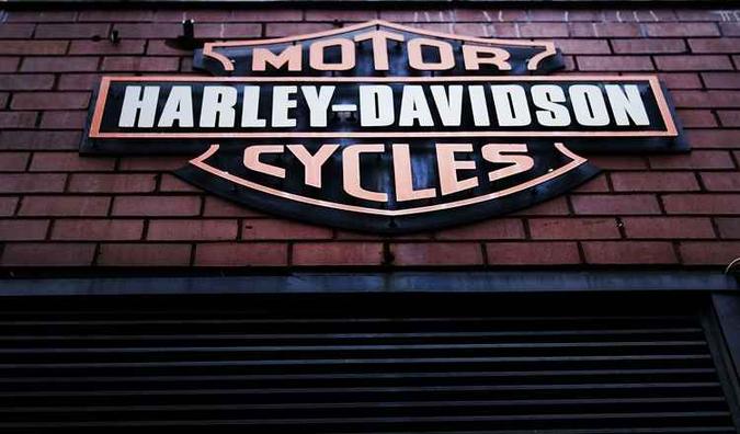 O logotipo da Harley Davidson em uma loja da empresa em Nova York (foto: Spencer Platt) O logotipo da Harley Davidson em uma loja da empresa em Nova York (foto: Spencer Platt)