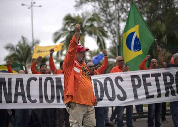 Protesto no Rio de Janeiro: 25 plataformas aderiram à paralisação (foto: Mauro Pimentel/AFP) Protesto no Rio de Janeiro: 25 plataformas aderiram à paralisação (foto: Mauro Pimentel/AFP)