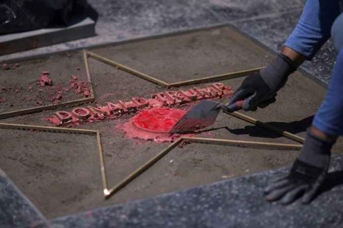 A suástica já foi removida(foto: AFP) A suástica já foi removida(foto: AFP)