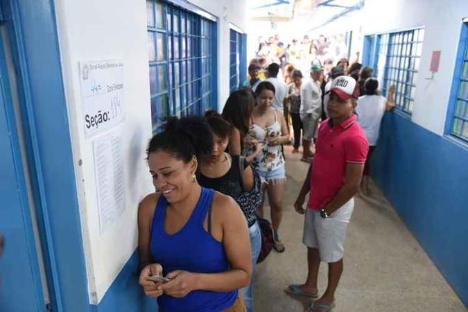 Apesar do incidente, funcionários conseguiram reverter o problema e eleitores conseguiram votar logo nas primeiras horas da manhã (foto: Ed Alves/CB/D.A Press) Apesar do incidente, funcionários conseguiram reverter o problema e eleitores conseguiram votar logo nas primeiras horas da manhã (foto: Ed Alves/CB/D.A Press)