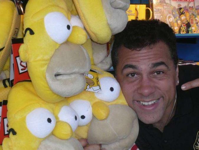 O dublador Carlos Alberto Vasconcellos é a voz de Homer Simpson(foto: Arquivo Pessoal/Divulgação) O dublador Carlos Alberto Vasconcellos é a voz de Homer Simpson(foto: Arquivo Pessoal/Divulgação)