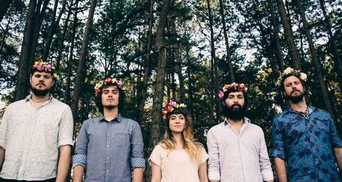 O novo disco da banda será lançado em 17 de junho(foto: Breno Galtier/Divulgação) O novo disco da banda será lançado em 17 de junho(foto: Breno Galtier/Divulgação)