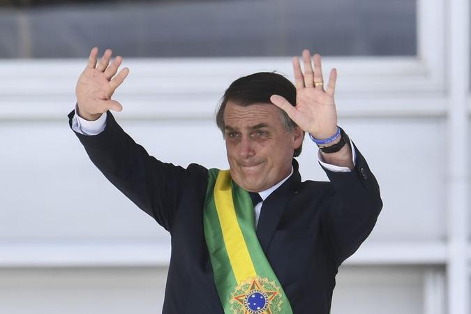 Jair Bolsonaro acena durante posse em Brasília (foto: AFP / EVARISTO SA ) Jair Bolsonaro acena durante posse em Brasília (foto: AFP / EVARISTO SA )