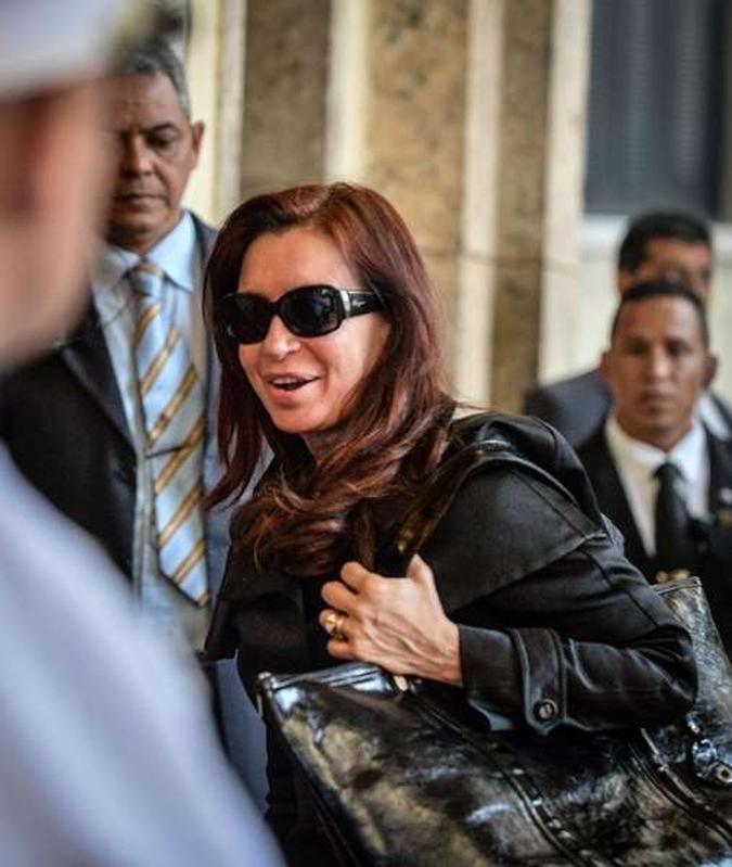 Presidente Cristina Fernandez de Kirchner chega ao Hotel Nacional, em Havana (25/1)(foto: ADALBERTO ROQUE/ AFP PHOTO ) Presidente Cristina Fernandez de Kirchner chega ao Hotel Nacional, em Havana (25/1)(foto: ADALBERTO ROQUE/ AFP PHOTO )