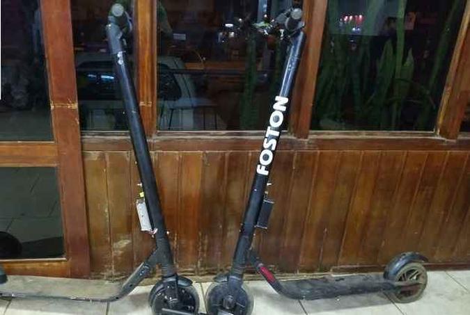Patinetes haviam sido pintados de preto para não chamar atenção(foto: Divulgação / PMDF) Patinetes haviam sido pintados de preto para não chamar atenção(foto: Divulgação / PMDF)