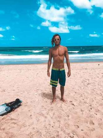 O surfista Harley Alves atribui ao esporte o seu sucesso profissional (foto: Arquivo pessoal) O surfista Harley Alves atribui ao esporte o seu sucesso profissional (foto: Arquivo pessoal)
