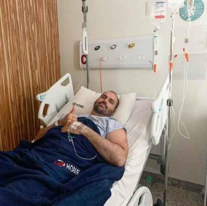 Eduardo Bolsonaro deve fazer 6 meses de cirurgia (foto: Reproduo/Twitter) 20200725162425523918i - Deputado Eduardo Bolsonaro passa por cirurgia em Braslia