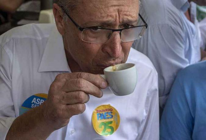 A avaliação de que a esquerda deve emplacar um nome no segundo turno fez a campanha tucana retomar a ofensiva contra Bolsonaro(foto: Mauro Pimentel/AFP) A avaliação de que a esquerda deve emplacar um nome no segundo turno fez a campanha tucana retomar a ofensiva contra Bolsonaro(foto: Mauro Pimentel/AFP)