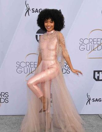 Yara Shahidi, atriz de O sol também é uma estrela (foto: Mark Ralston / Divulgação ) Yara Shahidi, atriz de O sol também é uma estrela (foto: Mark Ralston / Divulgação )