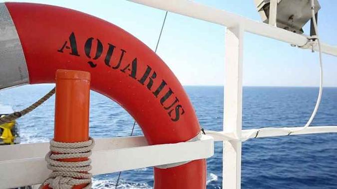 ONG já recebeu duas respostas oficiais negativas para acolher o barco, da parte de Malta e Itália.(foto: Reprodução/AFP) ONG já recebeu duas respostas oficiais negativas para acolher o barco, da parte de Malta e Itália.(foto: Reprodução/AFP)