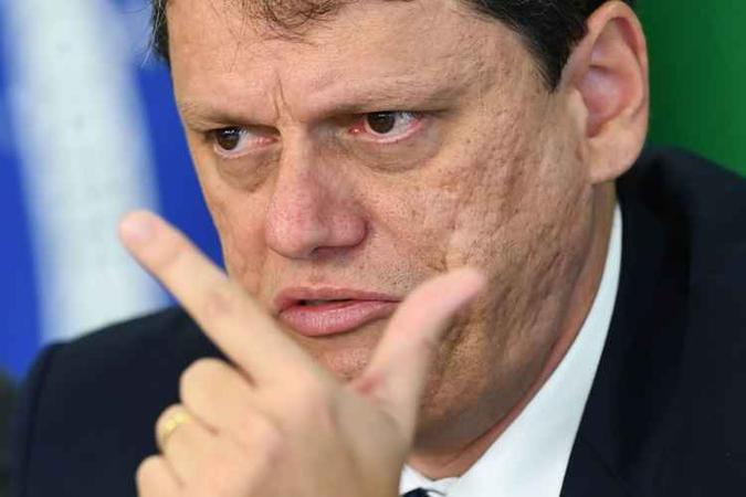 Segundo Tarcísio Gomes de Freitas, as coisas estão sendo feitas com diálogo e método(foto: Evaristo Sá/AFP) Segundo Tarcísio Gomes de Freitas, as coisas estão sendo feitas com diálogo e método(foto: Evaristo Sá/AFP)