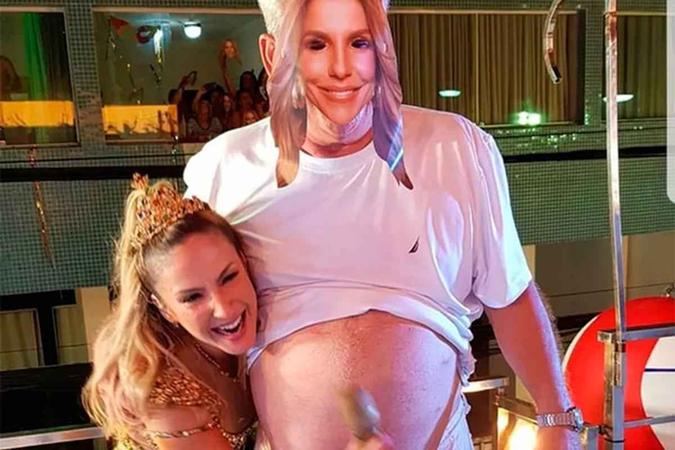 Cláudia Leitte fantasiou o pai durante o Circuito Dodô, em SalvadorReprodução/Instagram Cláudia Leitte fantasiou o pai durante o Circuito Dodô, em SalvadorReprodução/Instagram