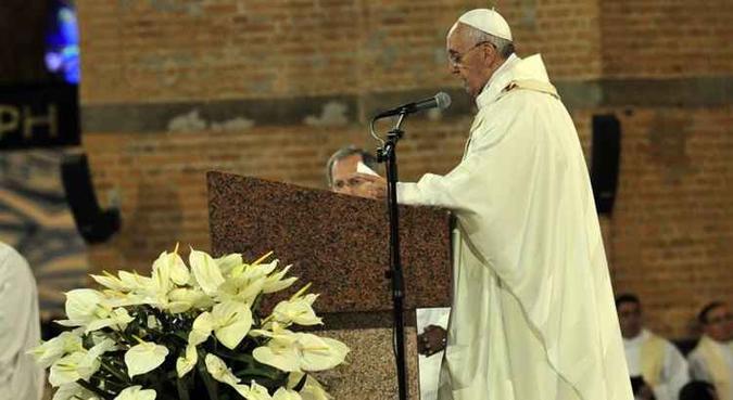 Papa Francisco também fez um apelo à comunidade católica por uma mobilização para denunciar tudo aquilo que coloca em perigo a integridade de qualquer pessoa(foto: Ed Alves/CB/D.A Press) Papa Francisco também fez um apelo à comunidade católica por uma mobilização para denunciar tudo aquilo que coloca em perigo a integridade de qualquer pessoa(foto: Ed Alves/CB/D.A Press)