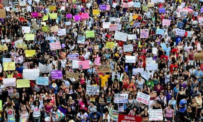 O ato unificado de mulheres do DF e Entorno agrega mais de 50 organizações, movimentos, partidos e sindicatos (foto: Edílson Rodrigues/CB/D.A Press) O ato unificado de mulheres do DF e Entorno agrega mais de 50 organizações, movimentos, partidos e sindicatos (foto: Edílson Rodrigues/CB/D.A Press)