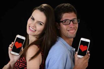 Graças à internet, Atila Arantes e Marine Weizenmann estão juntos: casal se conheceu no extinto Orkut, há 10 anos(foto: Carlos Vieira/CB/D.A Press ) Graças à internet, Atila Arantes e Marine Weizenmann estão juntos: casal se conheceu no extinto Orkut, há 10 anos(foto: Carlos Vieira/CB/D.A Press )