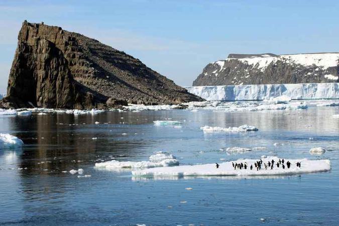 Para cientistas, as banquisas, camadas geladas que flutuam no mar, são mais vulneráveis ao aquecimento (foto: Ian Phillips, Australian Antarctic Division/Divulgação ) Para cientistas, as banquisas, camadas geladas que flutuam no mar, são mais vulneráveis ao aquecimento (foto: Ian Phillips, Australian Antarctic Division/Divulgação )