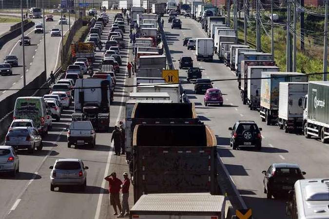 A indústria brasileira ainda sente os efeitos dos 11 dias de paralisação dos caminhoneiros em maio(foto: Tomaz Silva/Agência Brasil) A indústria brasileira ainda sente os efeitos dos 11 dias de paralisação dos caminhoneiros em maio(foto: Tomaz Silva/Agência Brasil)