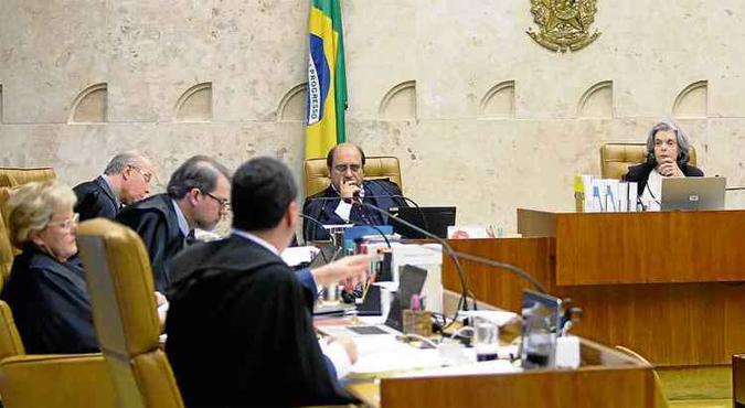 Ministros reunidos no plenário do Supremo: Corte demorou 1.406 dias para ser definir se a ação penal contra Renan seria acatada ou não (foto: Fellipe Sampaio/SCO/STF) Ministros reunidos no plenário do Supremo: Corte demorou 1.406 dias para ser definir se a ação penal contra Renan seria acatada ou não (foto: Fellipe Sampaio/SCO/STF)