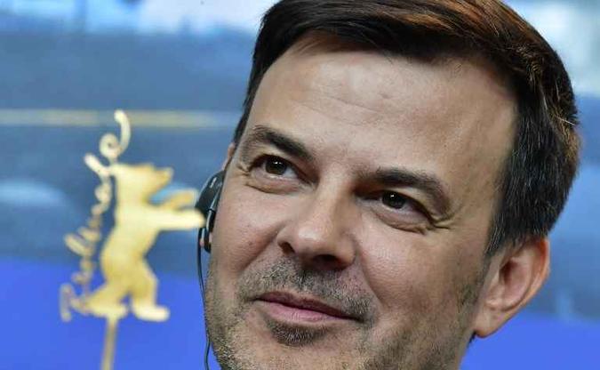O diretor do filme, François Ozon (foto), assegura que quis fazer um filme cívico, ao propor questões que permitam um debate(foto: Tobias SCHWARZ / AFP) O diretor do filme, François Ozon (foto), assegura que quis fazer um filme cívico, ao propor questões que permitam um debate(foto: Tobias SCHWARZ / AFP)