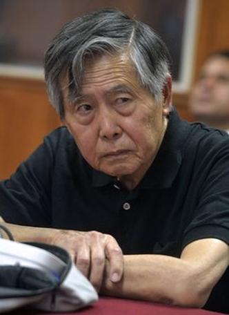 Alberto Fujimori foi condenado a cumprir 25 anos de prisão domiciliar por violações dos direitos humanos(foto: Cris Bouroncle/ AFP Photo ) Alberto Fujimori foi condenado a cumprir 25 anos de prisão domiciliar por violações dos direitos humanos(foto: Cris Bouroncle/ AFP Photo )