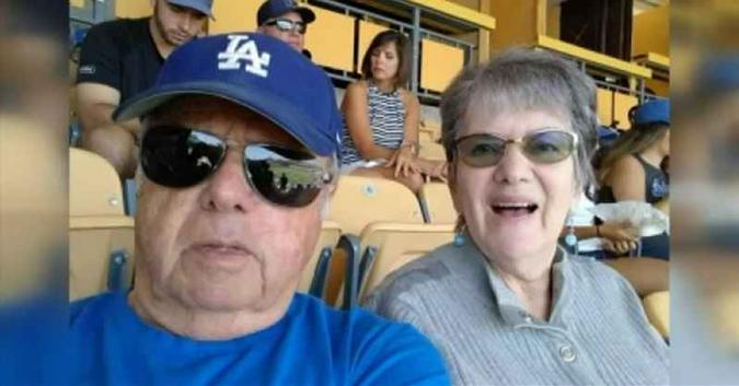 Linda Goldbloom, que tinha 79 anos, morreu depois de ser atingida na cabeça por uma bola durante um jogo do Los Angeles Dodgers(foto: Reprodução/Twitter) Linda Goldbloom, que tinha 79 anos, morreu depois de ser atingida na cabeça por uma bola durante um jogo do Los Angeles Dodgers(foto: Reprodução/Twitter)