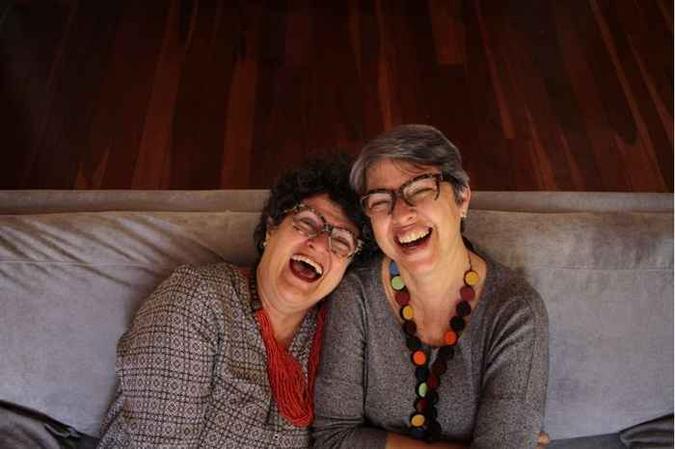 Thusnelda Frick (E), 63, e Patrícia Fernandes, 53 anos, estão juntas há 11 anos. Para elas, assumir a orientação sexual foi natural (foto: Ana Rayssa/Esp. CB/D.A Press ) Thusnelda Frick (E), 63, e Patrícia Fernandes, 53 anos, estão juntas há 11 anos. Para elas, assumir a orientação sexual foi natural (foto: Ana Rayssa/Esp. CB/D.A Press )