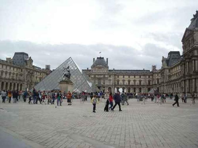 Museu do Louvre, em Paris(foto: Amanda Maia/Esp. CB/D.A Press) Museu do Louvre, em Paris(foto: Amanda Maia/Esp. CB/D.A Press)