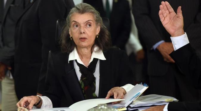 Cármen Lúcia citou o caso do Partido da Mulher Brasileira, que, na ocasião em que obteve o registro no Tribunal Superior Eleitoral (TSE), não tinha nenhuma mulher na direção(foto: Ed Alves/CB/D.A Press) Cármen Lúcia citou o caso do Partido da Mulher Brasileira, que, na ocasião em que obteve o registro no Tribunal Superior Eleitoral (TSE), não tinha nenhuma mulher na direção(foto: Ed Alves/CB/D.A Press)