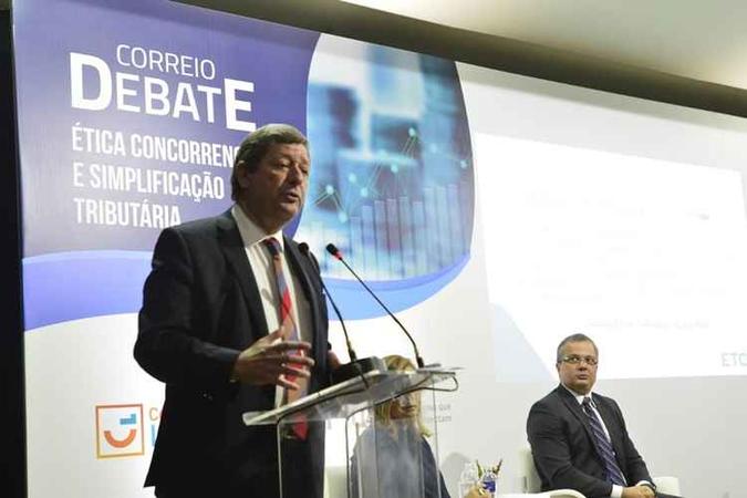 Edson Vismona, presidente executivo da ETCO, durante o Correio Debate: Ética concorrencial e simplificação tributária(foto: Marcelo Ferreira/CB/D.A Press) Edson Vismona, presidente executivo da ETCO, durante o Correio Debate: Ética concorrencial e simplificação tributária(foto: Marcelo Ferreira/CB/D.A Press)