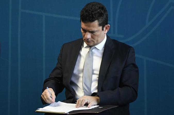 Moro: 'O Brasil não será porto seguro para criminosos e jamais, novamente, negará cooperação a quem solicitar por motivos político-partidários'(foto: Ed Alves/CB/D.A Press) Moro: 'O Brasil não será porto seguro para criminosos e jamais, novamente, negará cooperação a quem solicitar por motivos político-partidários'(foto: Ed Alves/CB/D.A Press)