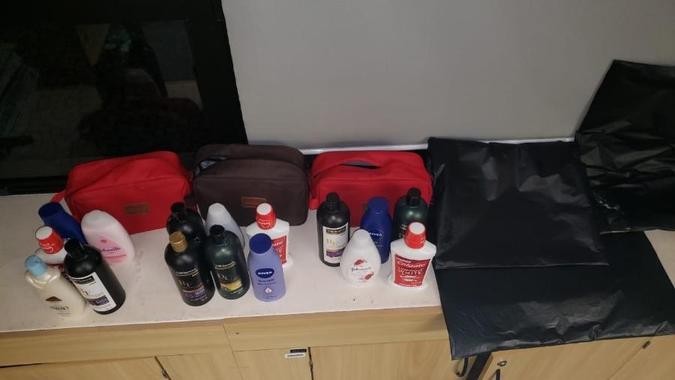 Drogas estavam em meio a produtos de higiene pessoal(foto: Divulgação/PF) Drogas estavam em meio a produtos de higiene pessoal(foto: Divulgação/PF)