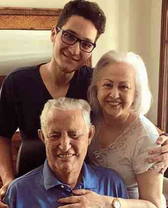 Avô, avó e neto: com o ex-governador doente, o clã Roriz deve lançar a matriarca Weslian e Joaquim Roriz Neto(foto: @joaquimrorizneto/Instagram)