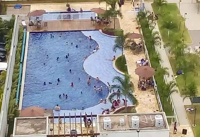 Piscinas de condomínios também ficam movimentadas por causa do calor(foto: Vicente Nunes/CB/D.A. Press) Piscinas de condomínios também ficam movimentadas por causa do calor(foto: Vicente Nunes/CB/D.A. Press)