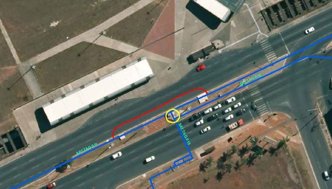 Local onde será reinstalada a válvula redutora de pressão que abastece o Guará 1. Em azul, o posicionamento da adutora. Em vermelho, o local onde ficará caminhão para colocação da válvula(foto: Companhia De Saneamento Ambiental Do Distrito Federal (Caesb)) Local onde será reinstalada a válvula redutora de pressão que abastece o Guará 1. Em azul, o posicionamento da adutora. Em vermelho, o local onde ficará caminhão para colocação da válvula(foto: Companhia De Saneamento Ambiental Do Distrito Federal (Caesb))