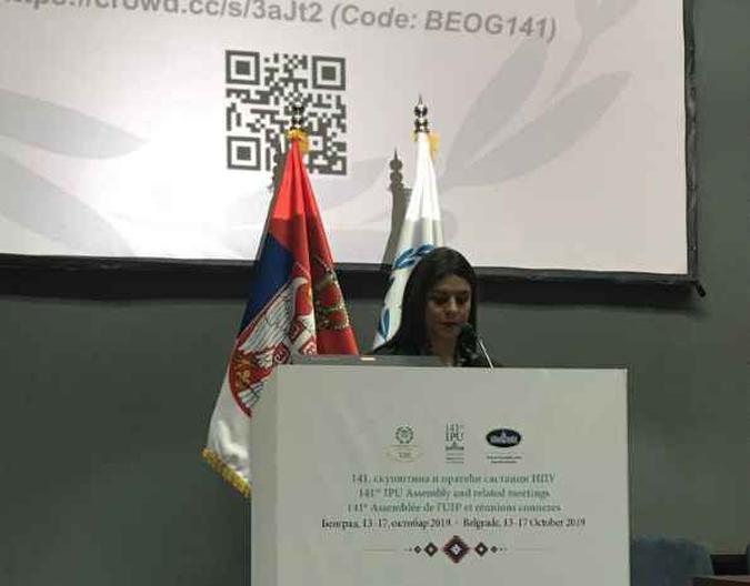A deputada Mariana Carvalho entre Habibe Millat, de Bangladesh, e Christian Lohr, da Suíça, durante a 141ª Assembleia Nacional da União Interparlamentar(foto: Reprodução/Twitter) A deputada Mariana Carvalho entre Habibe Millat, de Bangladesh, e Christian Lohr, da Suíça, durante a 141ª Assembleia Nacional da União Interparlamentar(foto: Reprodução/Twitter)