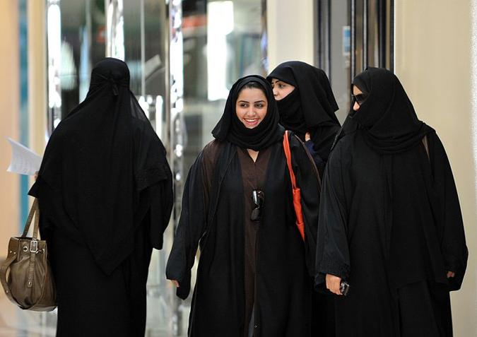 Arábia Saudita acaba com entradas separadas para mulheres nos restaurantes(foto: Fayex Nureldine/AFP) Arábia Saudita acaba com entradas separadas para mulheres nos restaurantes(foto: Fayex Nureldine/AFP)