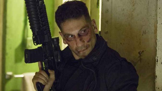 No novo teaser, o personagem Frank Castle aparece assassinando soldados(foto: Netflix/Divulgação) No novo teaser, o personagem Frank Castle aparece assassinando soldados(foto: Netflix/Divulgação)