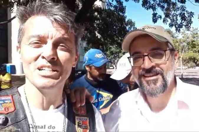 O ministro da educação se juntou a apoiadores que faziam manifestação sem máscara(foto: Reprodução/Youtube) O ministro da educação se juntou a apoiadores que faziam manifestação sem máscara(foto: Reprodução/Youtube)