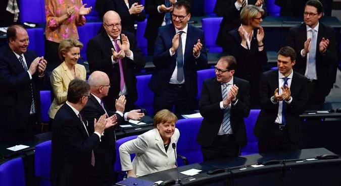 Dos 688 votos válidos, 364 deputados se expressaram a favor da reeleição(foto: John Macdougall/AFP ) Dos 688 votos válidos, 364 deputados se expressaram a favor da reeleição(foto: John Macdougall/AFP )