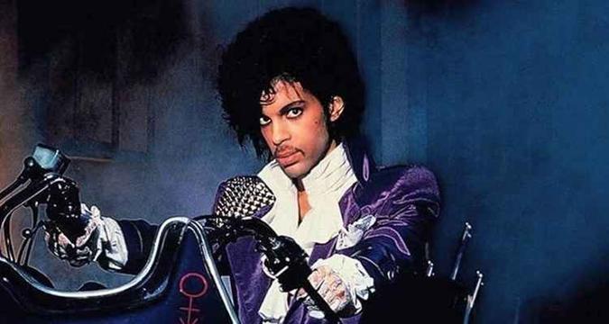 Prince ganhará um álbum póstumo somente com canções inéditas (foto: Internet/Reprodução ) Prince ganhará um álbum póstumo somente com canções inéditas (foto: Internet/Reprodução )