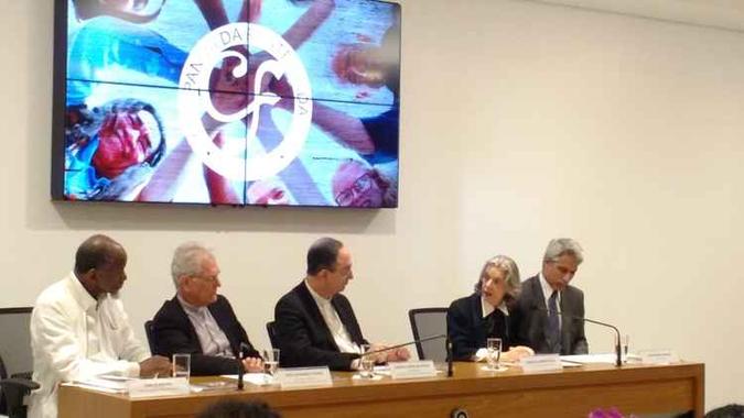 O presidente do Comitê Brasileiro de Justiça e Paz, Carlos Moura, dom Leonardo Steiner, cardeal Sérgio da Rocha, ministra Cármen Lúcia e deputado federal Alessandro Molon (Rede-RJ) no lançamento da Campanha da Fraternidade 2018(foto: Natália Lambert/Esp. CB/D.A Press) O presidente do Comitê Brasileiro de Justiça e Paz, Carlos Moura, dom Leonardo Steiner, cardeal Sérgio da Rocha, ministra Cármen Lúcia e deputado federal Alessandro Molon (Rede-RJ) no lançamento da Campanha da Fraternidade 2018(foto: Natália Lambert/Esp. CB/D.A Press)