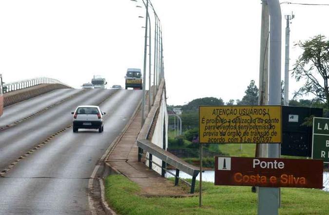 Com a decisão do Conselho do Especial, a ponte central do Lago Sul volta a se chamar Costa e Silva(foto: Ronaldo de Oliveira/CB/D.A Press) Com a decisão do Conselho do Especial, a ponte central do Lago Sul volta a se chamar Costa e Silva(foto: Ronaldo de Oliveira/CB/D.A Press)