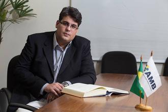 Regras para validação de diplomas desagradam Associação Médica Brasileira