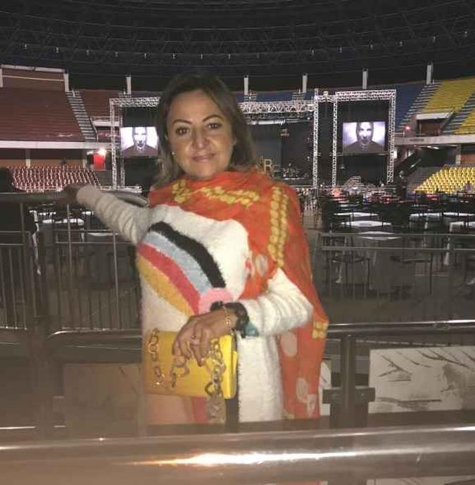 A empresária Liduina de Brito gosta de ir a festas e shows, como a apresentação do projeto sertanejo Cabaré(foto: Arquivo pessoal) A empresária Liduina de Brito gosta de ir a festas e shows, como a apresentação do projeto sertanejo Cabaré(foto: Arquivo pessoal)