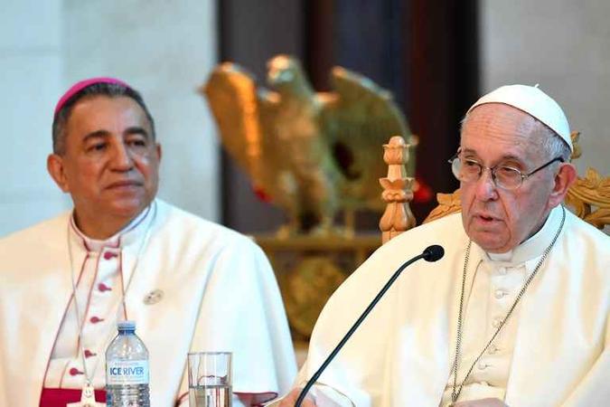 Enquanto Francisco voava na quarta-feira de Roma para o Panamá para comandar a Jornada Mundial da Juventude (JMJ), o líder opositor Juan Guaidó se autoproclamou presidente da Venezuela(foto: Alberto PIZZOLI / AFP) Enquanto Francisco voava na quarta-feira de Roma para o Panamá para comandar a Jornada Mundial da Juventude (JMJ), o líder opositor Juan Guaidó se autoproclamou presidente da Venezuela(foto: Alberto PIZZOLI / AFP)