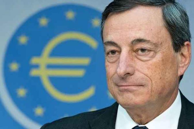 Compra foi anunciada pelo presidente da instituição, Mario Draghi(foto: Boris Roessler/AFP Photo) Compra foi anunciada pelo presidente da instituição, Mario Draghi(foto: Boris Roessler/AFP Photo)